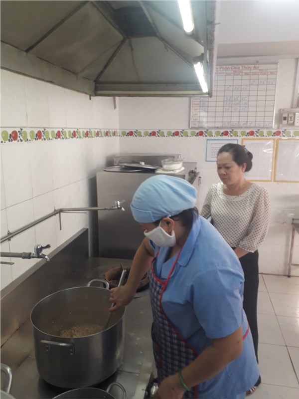 Trường Mầm non 14B tổ chức chấm thi tay nghề cấp dưỡng năm học 2018-2019